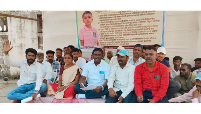 अनुजच्या मृत्यूला जबाबदार कोण? न्यायासाठी आई-वडिलांचा जिल्हाधिकारी कार्यालयासमोर एल्गार
