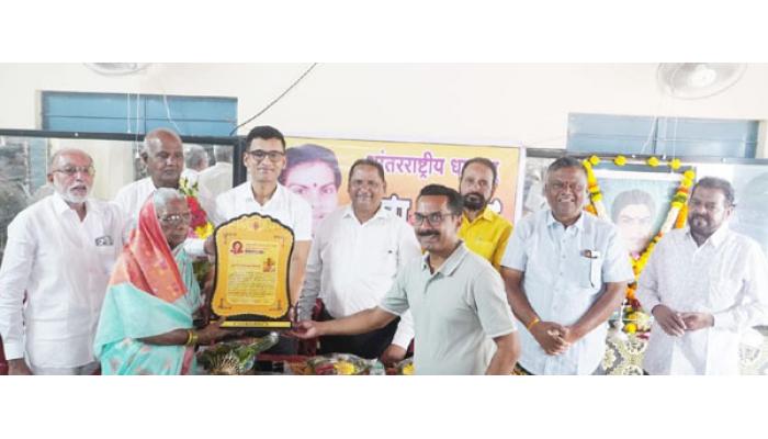 नवोदित धावपटू अभिलाषा वाघमारे हिला नंदा जाधव स्मृती पुरस्कार प्रदान; स्मृतिदिनी १४० जणांचे रक्तदान; क्रीडा संकुल उभारण्यासाठी पाठपुरावा करणार