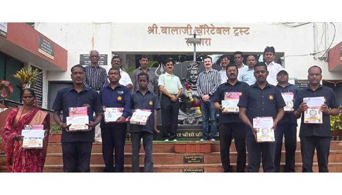 श्री बालाजी चॅरिटेबल ट्रस्टच्या कैलास स्मशानभूमीतील सेवकांच्या कष्टाची जाणीव; दिवाळीत बोनसच्या रुपाने सन्मानाची भेट !