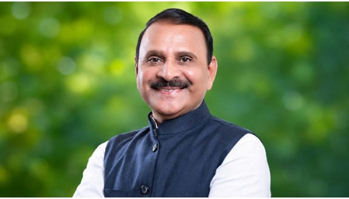 राजकारणात माझे राहिलेले अपूर्ण स्वप्न माझ्या लेकीने पूर्ण केले : माजी सनदी अधिकारी प्रभाकर देशमुख यांनी केले मन मोकळे